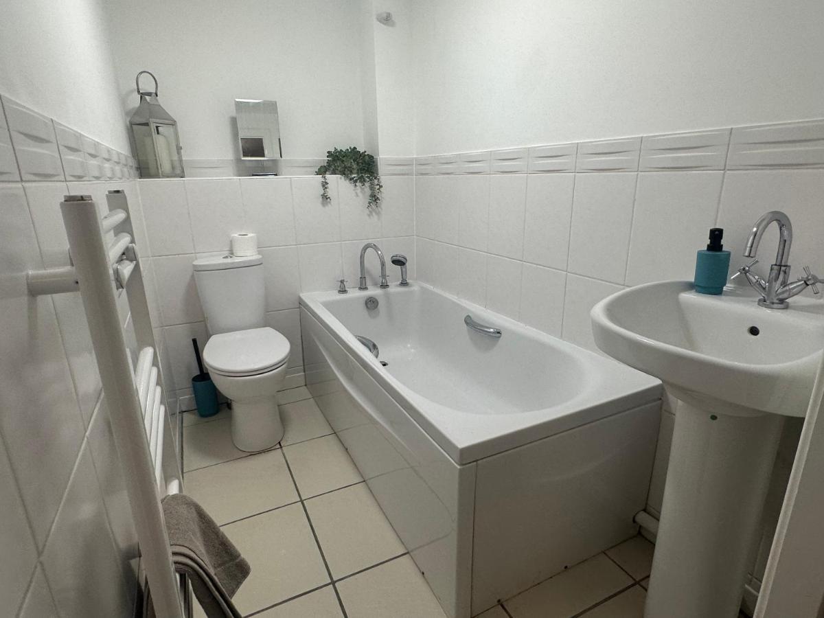 Superb 2 Bed 2 Bathroom Free Parking Дарби Екстериор снимка